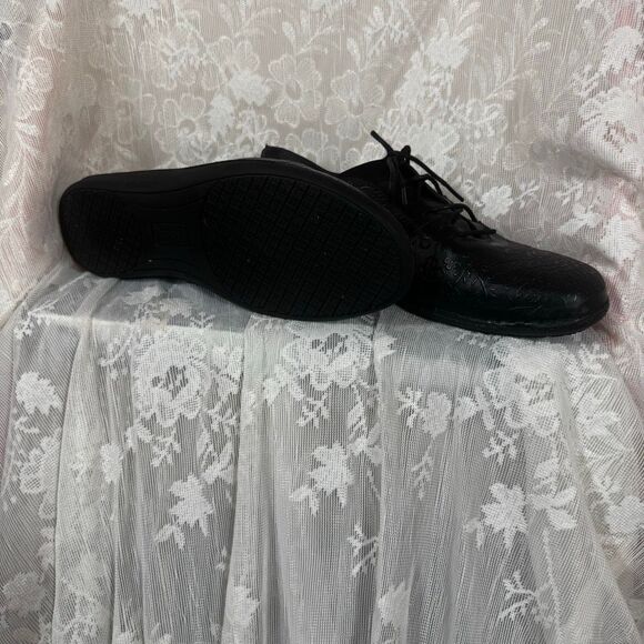 Propét Chantel WCX012L Black Floral Embossed Leather Oxford | Women’s Size 12 M( main image 5